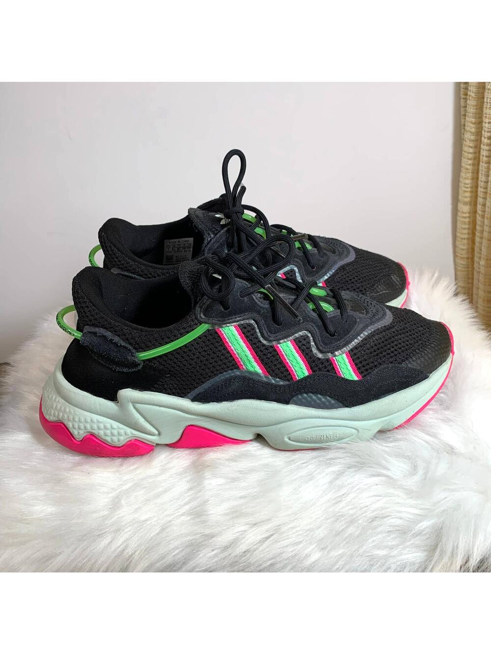 Adidas Originals Ozweego Running Sneakers Size 7